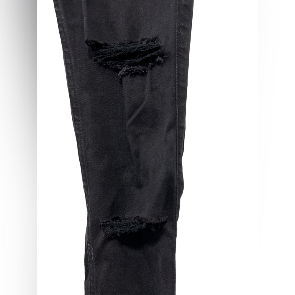 Hollister Jeans New With Tags! shredded parts of legs with close up size 24x26 - Picture 3 of 3